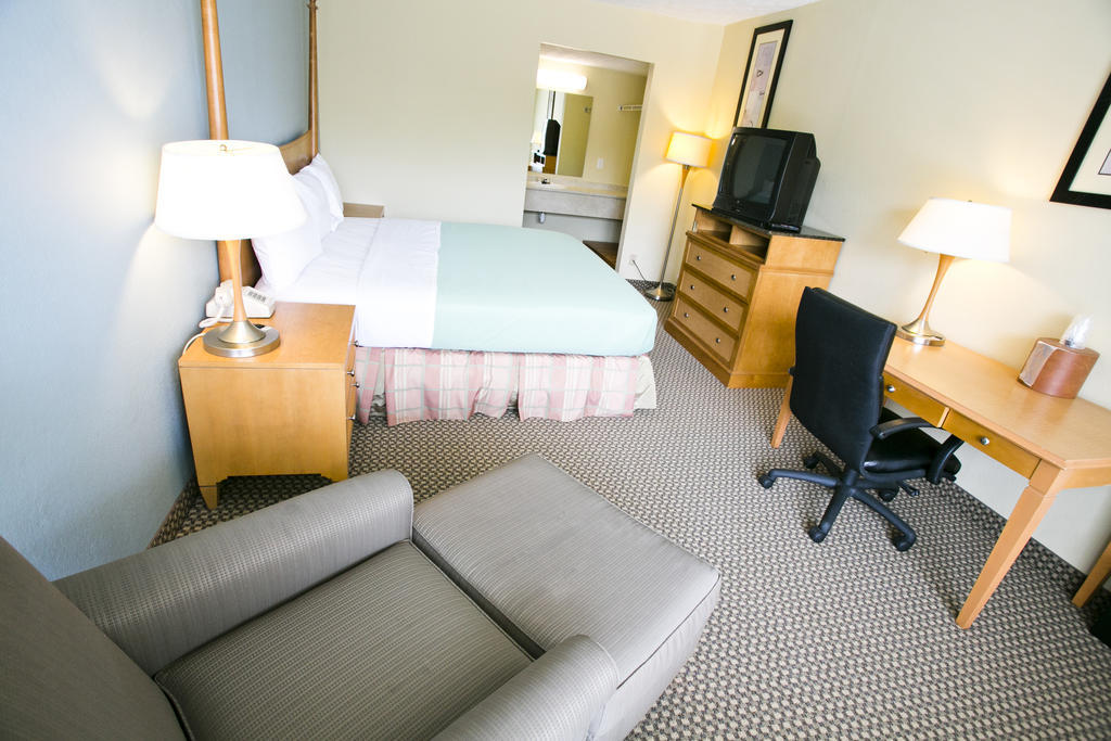 Star City Inn And Suites Гров Сити Номер фото
